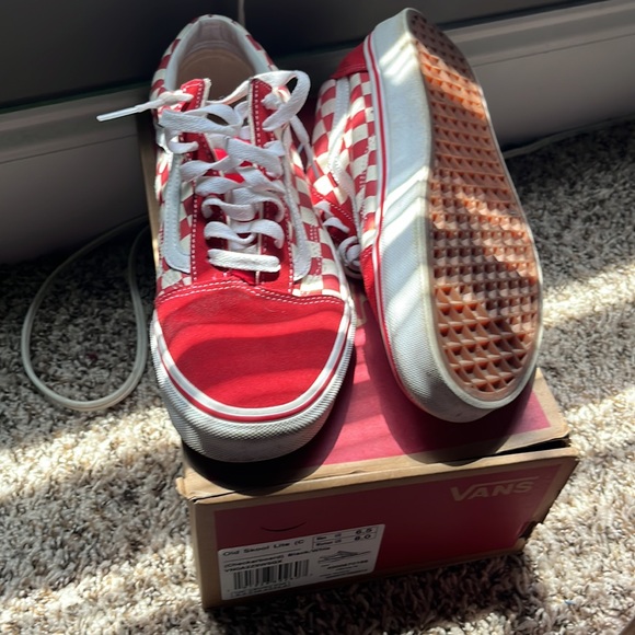 Vans and first pair are red and white and the other is black and green and brown - Picture 3 of 6